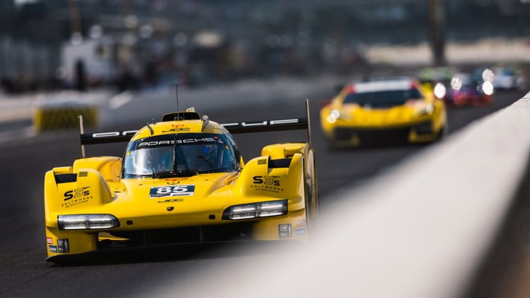 Porsche 963, JDC-Miller MotorSports (#85), Tijmen van der Helm (NL), Richard Westbrook (UK), Phil Hanson (UK), IMSA WeatherTech SportsCar Championship, Qualifying, Indianapolis, 2024, Porsche AG
